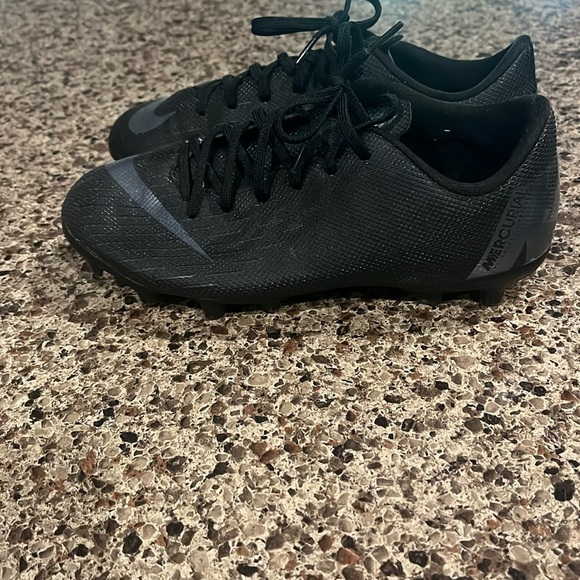 Nike Mercurial Vapor‎ 12 Club MG AH7378-001 Cleats Shoes Big Youth 5 - Picture 1 of 4